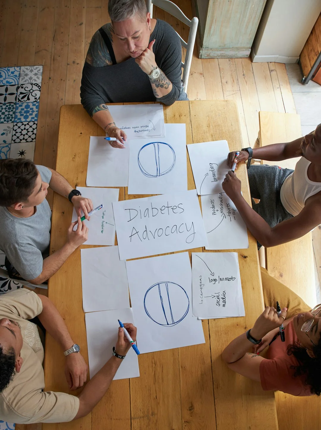 Page Facebook d’un réseau social d’entrepreneurs, sur ordinateur et mobile.